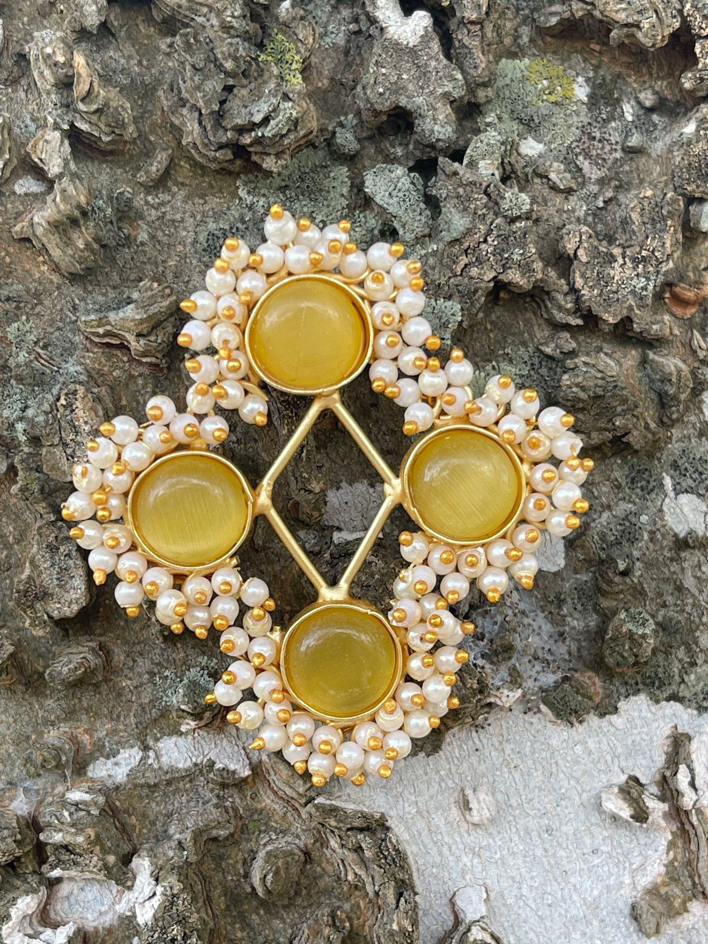 Unique Yellow Color Glass Stone with Beads